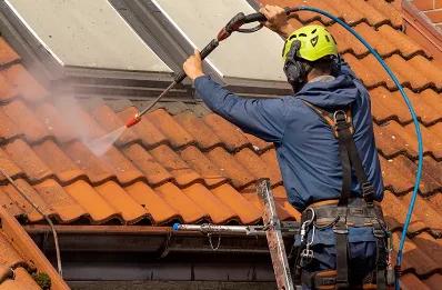 Démoussage et hydrofuge de toiture à Valliquerville